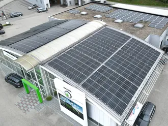 Bramac Photovoltaik Aufdach Autohaus_Gmeiner