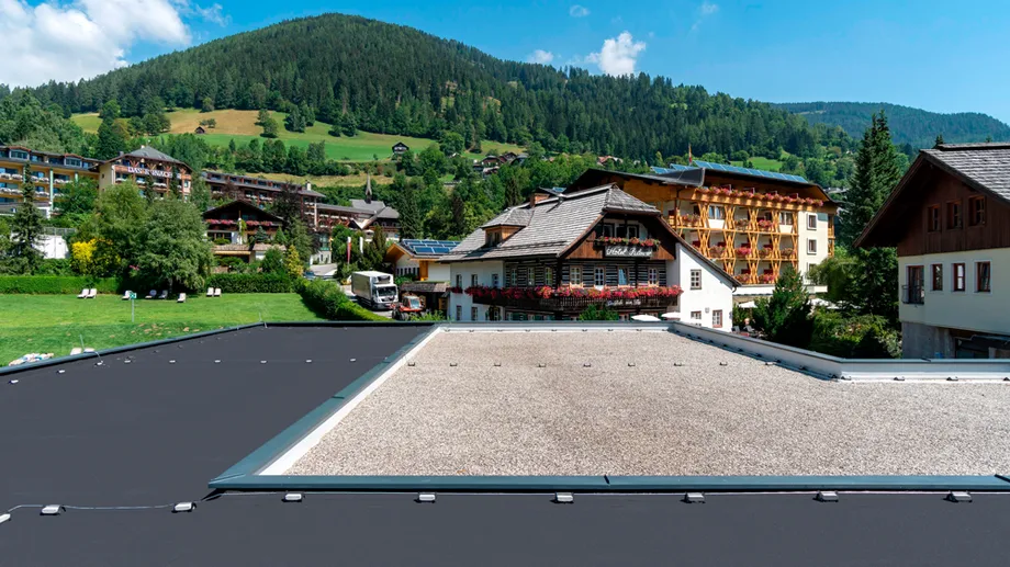 Flachdach der Therme St. Katrein mit DichtDach Alpin Pro