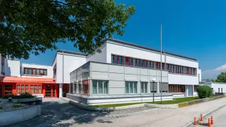 Für das neue Dach dieser Räumlichkeiten baute man neben anderen Produkten auf bewährte Bitumenbahnen von Villas. 