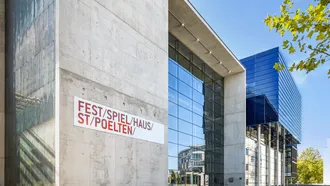Festspiel Haus St. Pölten mit einen modernen, sanierten Dach