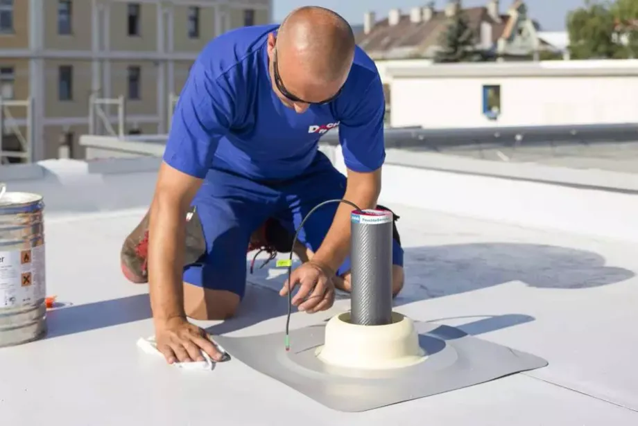 bmi-oesterreich-feuchtesensor-installation-foto