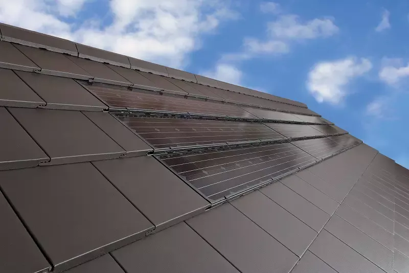 Verlegung einer premium pv Anlage auf einem Tegalit Steildach 