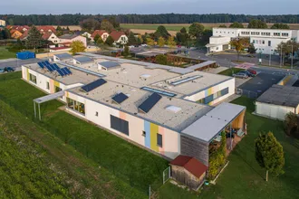 Flachdach mit Kieselbestreuung, BMI Feuchtesensoren und Photovoltaik Anlagen