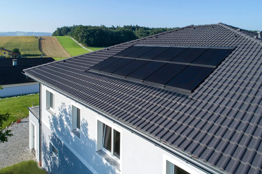 Einfamilienhaus mit Photovoltaikanlage Indax von BMI Bramac